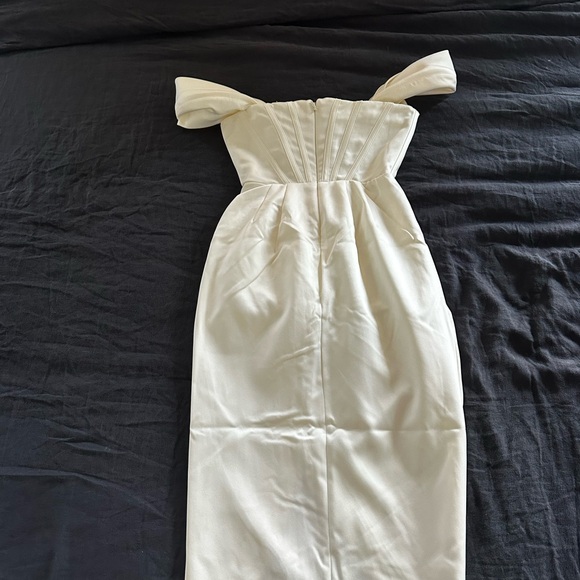 House of CB Loretta Off the Shoulder Dress - Like New/Never Worn - Picture 2 of 5